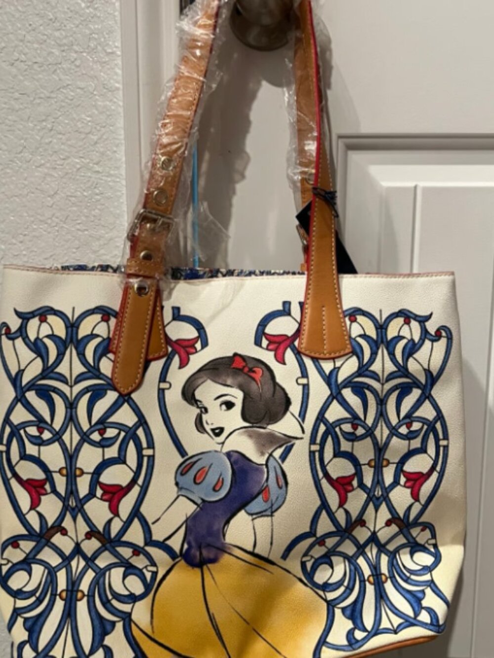 ***RARE- LIMITED EDITION*** Princess Snow White Dooney & Bourke Leather Tote - Picture 4 of 12
